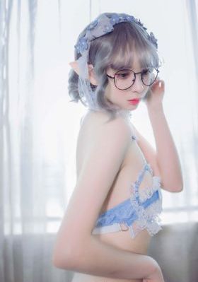 老头猛挺进小莹的体内在线观看